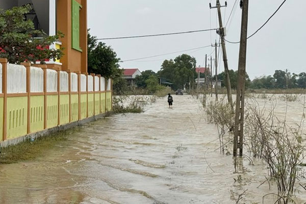 Bé 3 tuổi đuối nước tử vong ở vùng lũ Quảng Bình-1