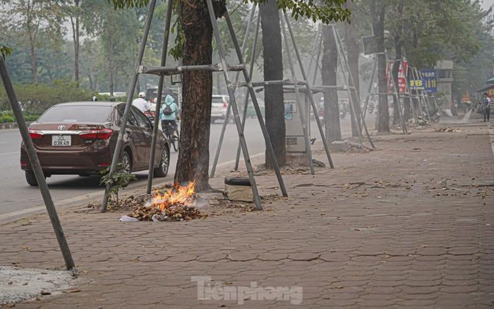 Trời Hà Nội mờ đục vì ô nhiễm, một số nơi không khí ở mức xấu-12