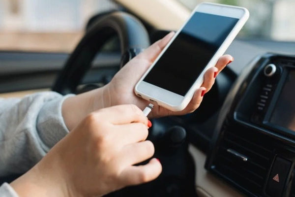 Điện thoại nổ, ghế máy bay bốc cháy, hành khách náo loạn tìm cách thoát thân-3