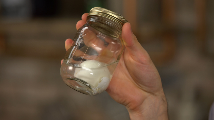 Mẹo bóc trứng không chạm tay-1