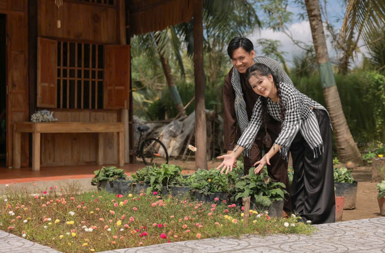 Cô dâu chú rể Vĩnh Long chụp ảnh cưới với vịt, nhiều người tò mò lý do-5