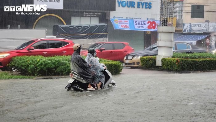 Mưa lớn ở Huế - Quảng Trị gây ngập úng, nguy cơ lũ chồng lũ-12