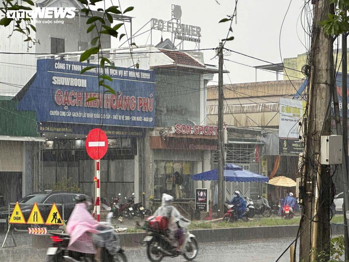 Mưa lớn ở Huế - Quảng Trị gây ngập úng, nguy cơ lũ chồng lũ-6