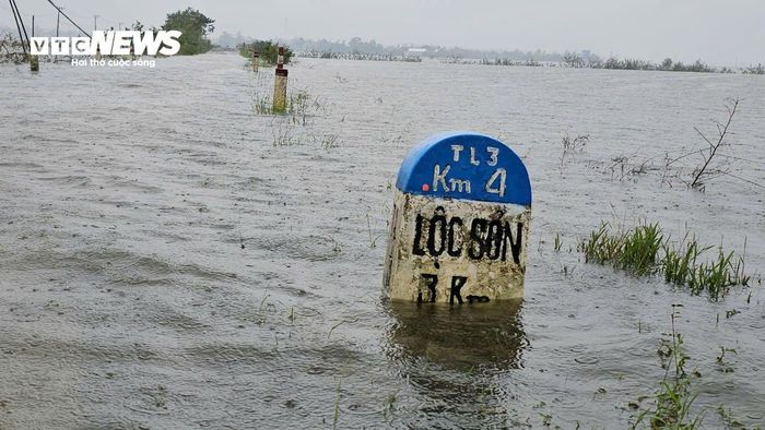 Mưa lớn ở Huế - Quảng Trị gây ngập úng, nguy cơ lũ chồng lũ-1