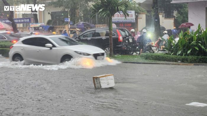 Mưa lớn ở Huế - Quảng Trị gây ngập úng, nguy cơ lũ chồng lũ-11