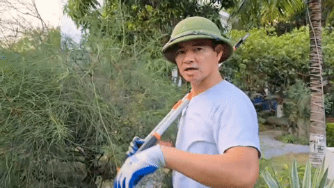 Cục trưởng Xuân Bắc khoe kỹ năng làm vườn, hai con nói 1 câu không ai ngờ-1