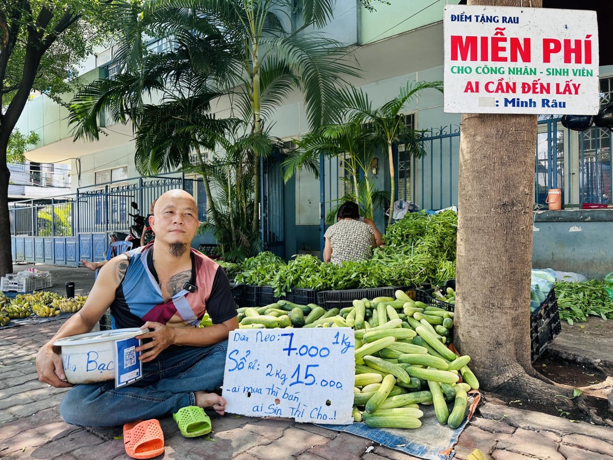 Đồng Nai: Minh râu bán rau và hành trình tặng rau miễn phí cho công nhân-2