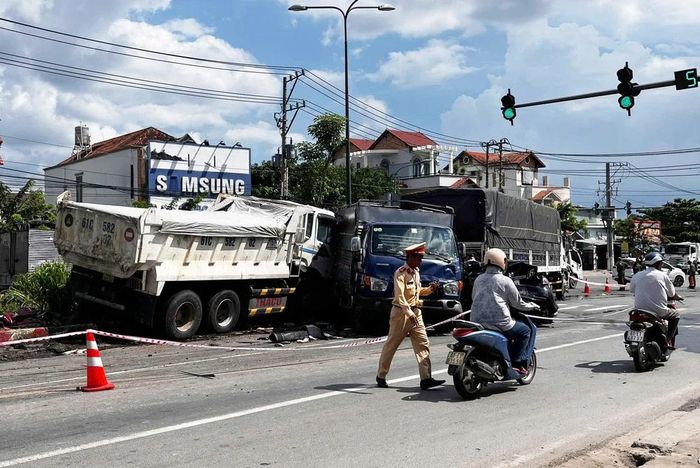 Vụ xe ben lùa nhiều phương tiện ở Bình Dương: Tài xế khai hệ thống phanh không hoạt động-1