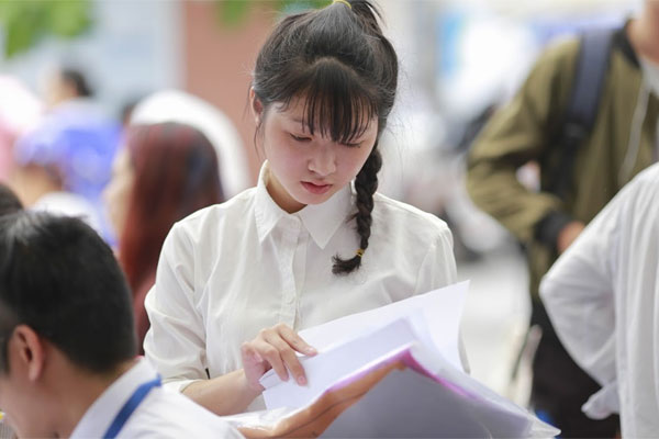 Nhiều trường đại học điều chỉnh tổ hợp xét tuyển: Làm khó thí sinh?-1