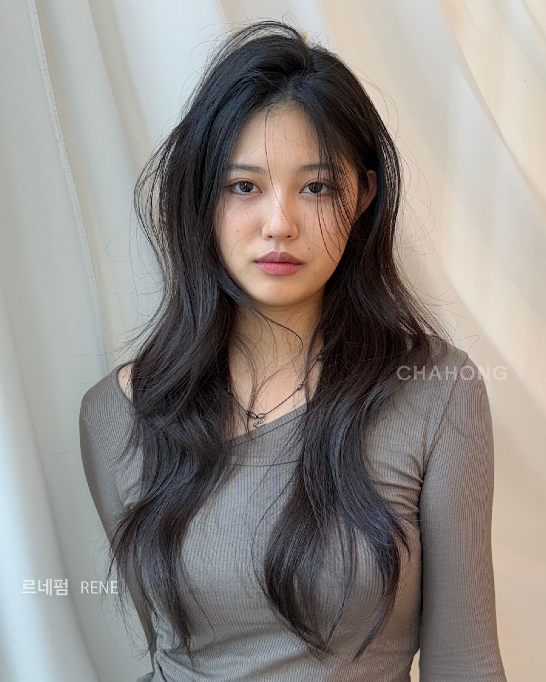 5 kiểu tóc xoăn giúp gương mặt trẻ hơn-10