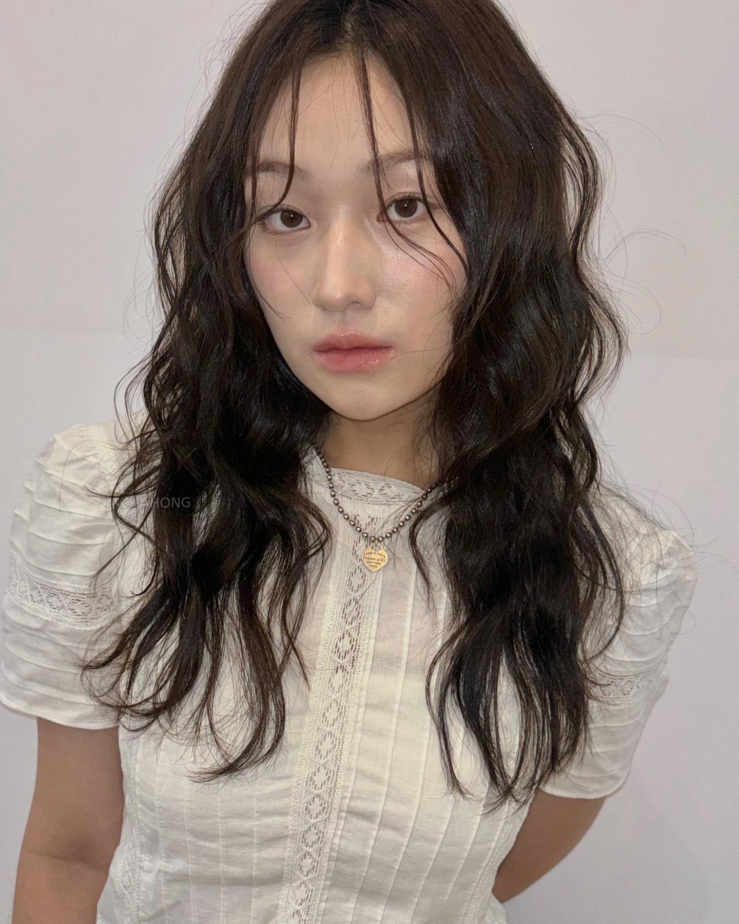 5 kiểu tóc xoăn giúp gương mặt trẻ hơn-6