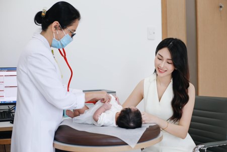 Hoa hậu Đặng Thu Thảo gây bất ngờ vì vóc dáng sau khi sinh con thứ 3-4