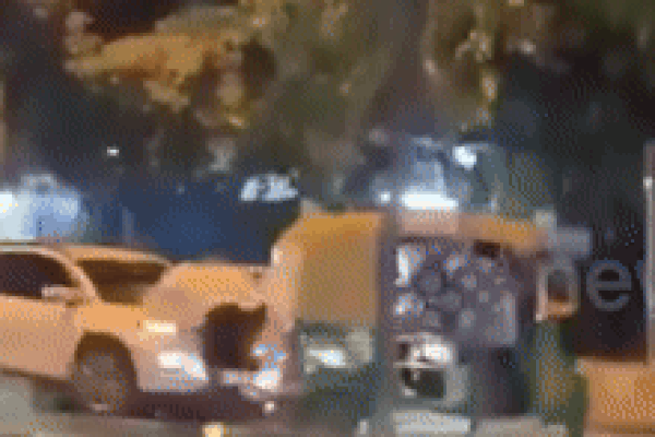 Clip thanh niên bất ngờ đấm CSGT khi bị đo nồng độ cồn ở Bình Dương-1