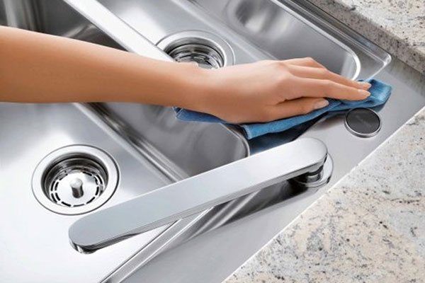 Bí kíp loại bỏ bã kẹo cao su dính trên quần áo-2