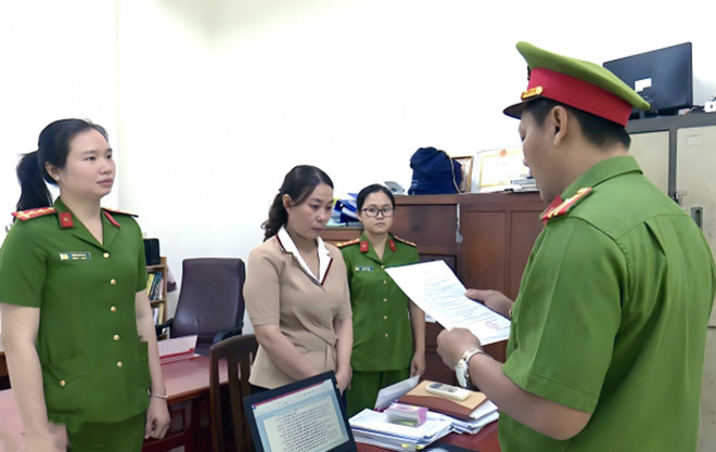 Liên tục bể hụi chấn động miền Tây, có nữ cán bộ tham gia-2