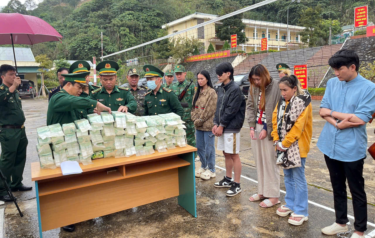 Phát hiện 70kg ma túy ở ghế ngồi, bình xăng xe-1