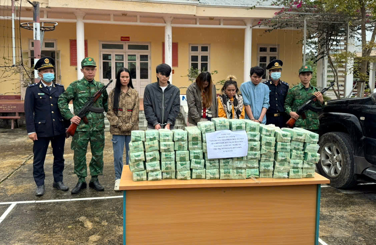 Phát hiện 70kg ma túy ở ghế ngồi, bình xăng xe-2