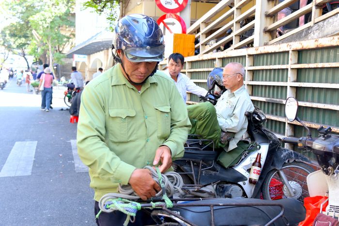 Hà Nội dự kiến cấm xe: Lời gan ruột của những người chạy ăn từng bữa!-2