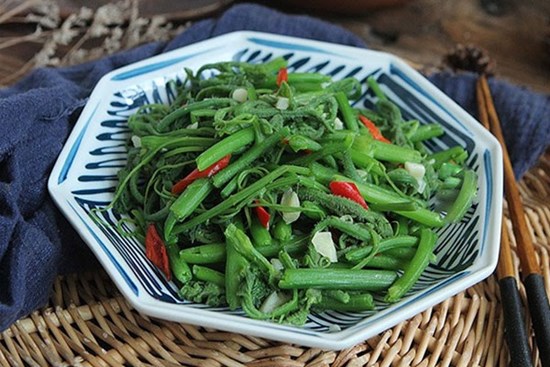 Loại rau đầy lông có cực nhiều ở Việt Nam, là “thần dược bổ máu