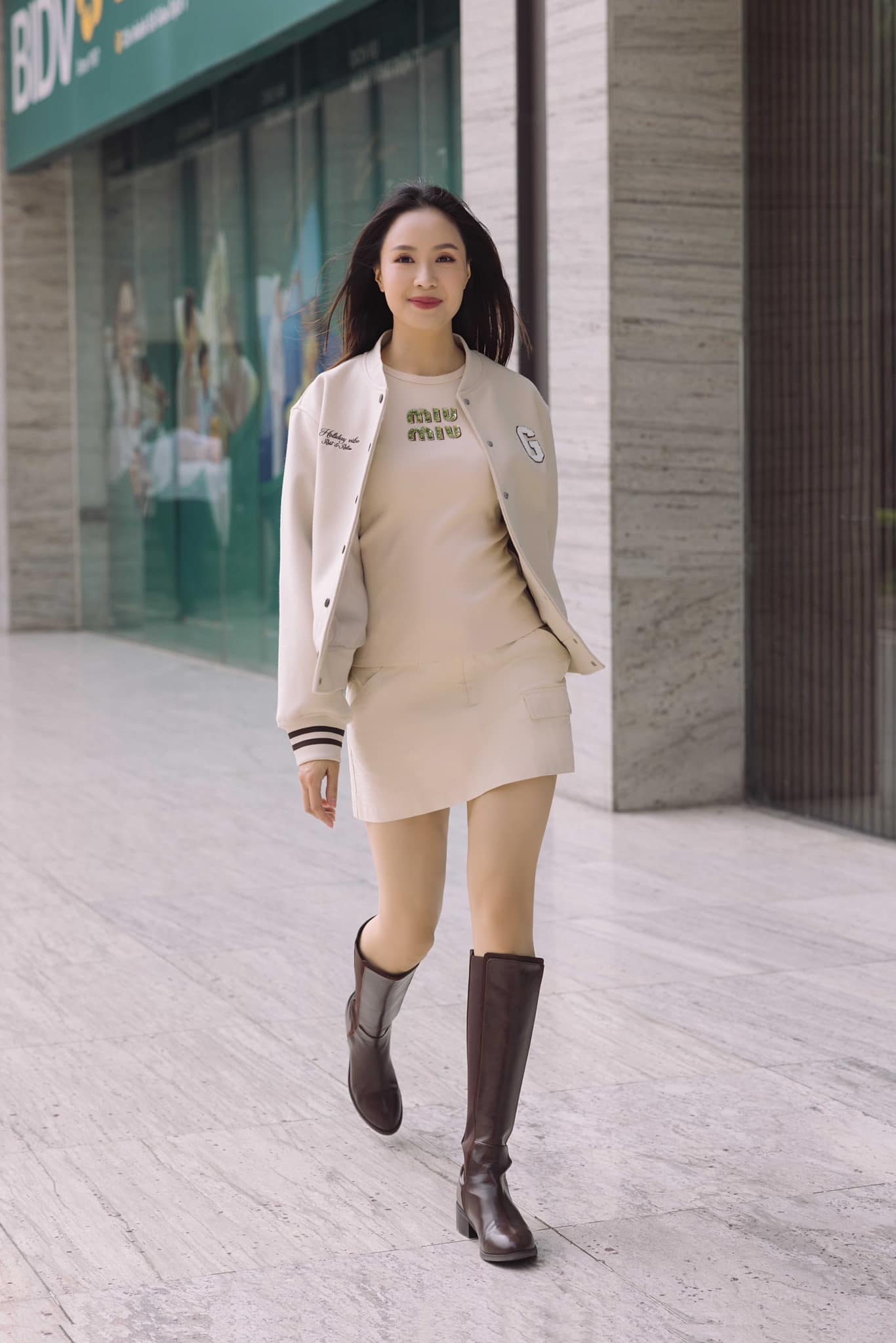 Hồng Diễm ấn tượng với phong cách dạo phố mùa đông-2