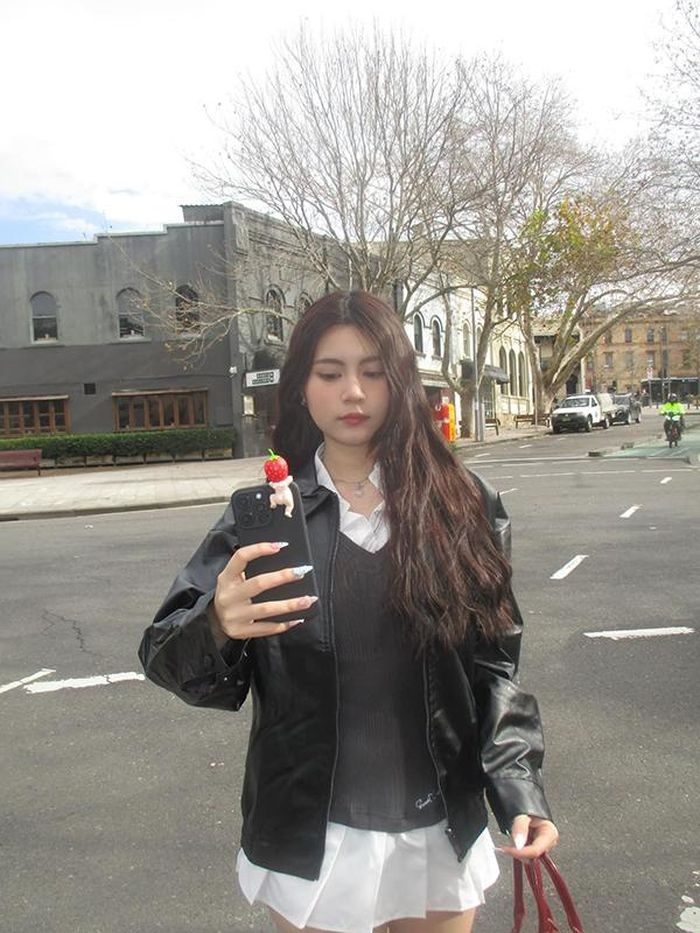 Con gái út MC Quyền Linh gây chú ý với diện mạo khác lạ-4