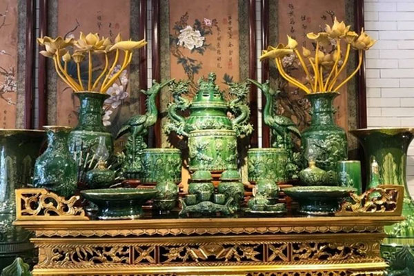 Những đồ vật không nên để dưới bàn thờ-3