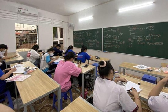 Sở GD-ĐT TPHCM lên tiếng về yêu cầu 'bắt' giáo viên dạy thêm