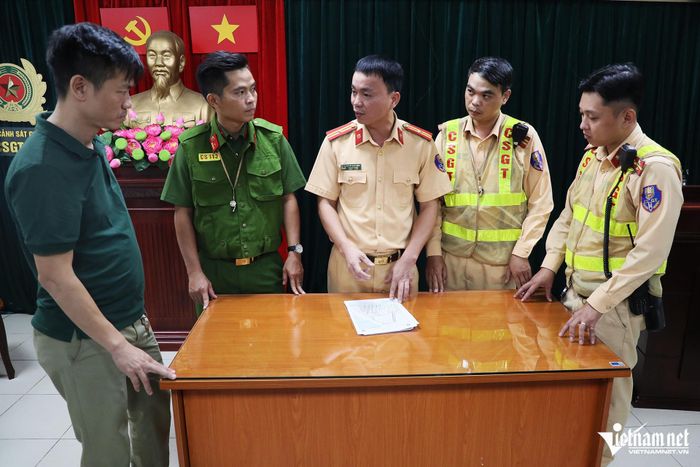 CSGT Hà Nội hóa trang xử lý quái xế, phát hiện nhiều học sinh vi phạm-1