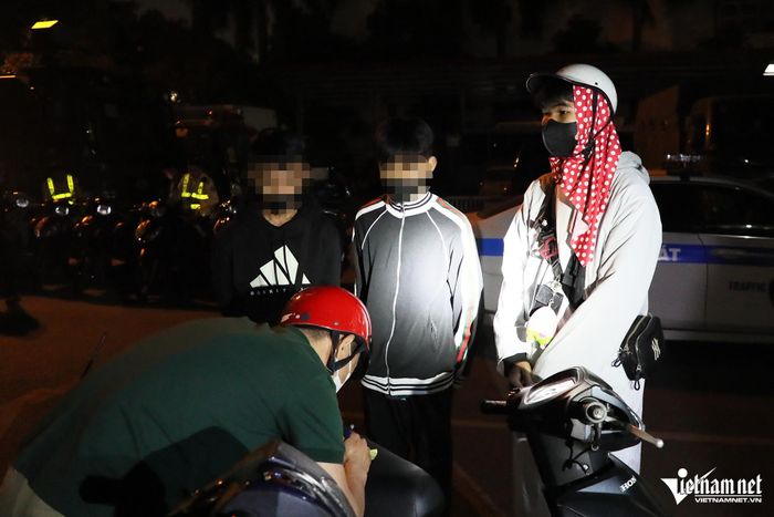 CSGT Hà Nội hóa trang xử lý quái xế, phát hiện nhiều học sinh vi phạm-7