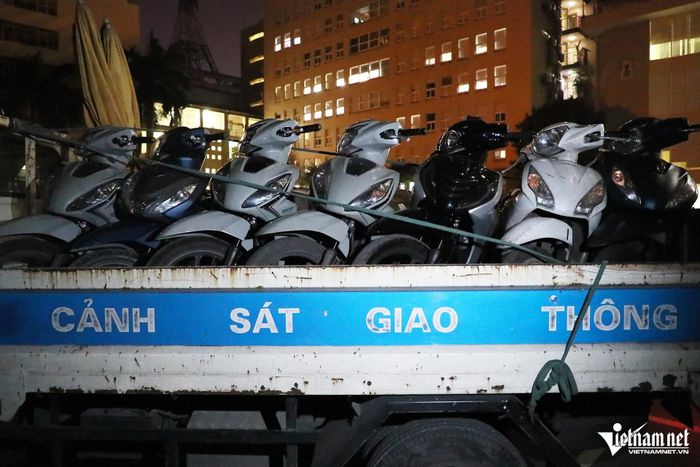 CSGT Hà Nội hóa trang xử lý quái xế, phát hiện nhiều học sinh vi phạm-10