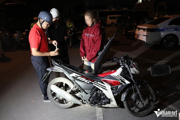 CSGT Hà Nội hóa trang xử lý quái xế, phát hiện nhiều học sinh vi phạm-2