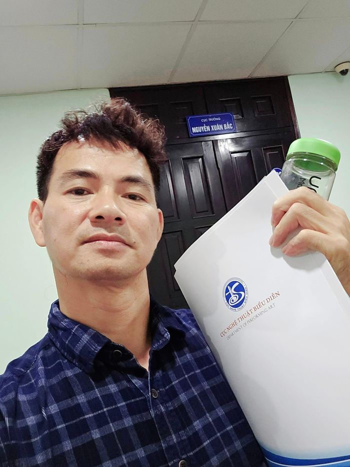 Phản ứng của Xuân Bắc khi được khen là Cục trưởng chăm chơi mạng xã hội nhất-1