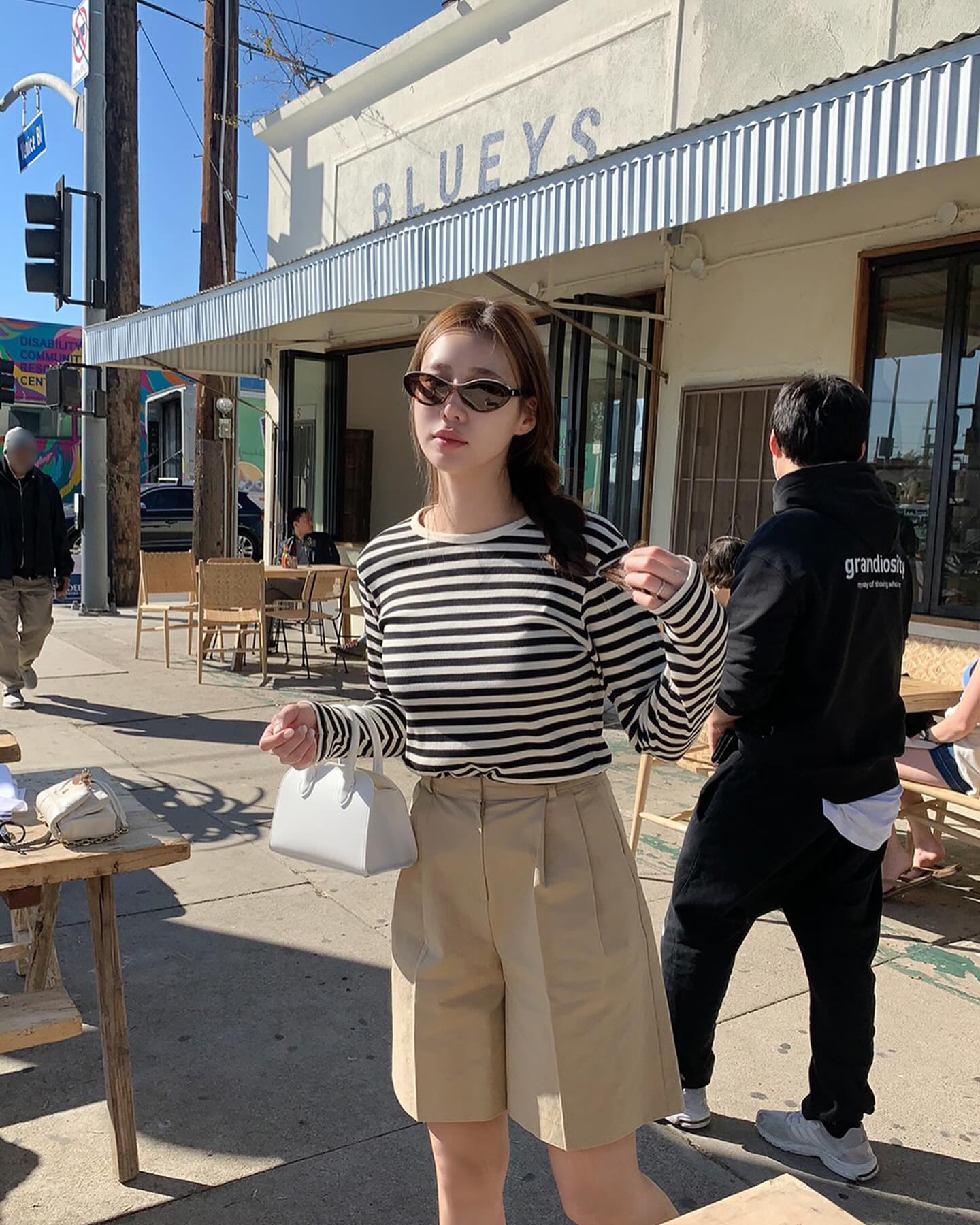 4 món đồ họa tiết đáng sắm để phong cách trẻ trung hơn-2