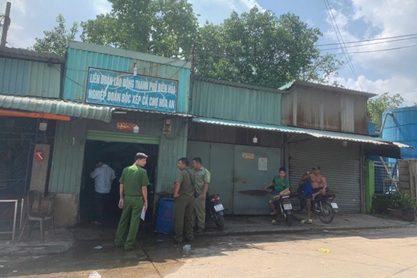 Clip nhóm người hét lớn ‘bắn nó’ rồi nổ súng trong quán bida ở Vĩnh Long-2