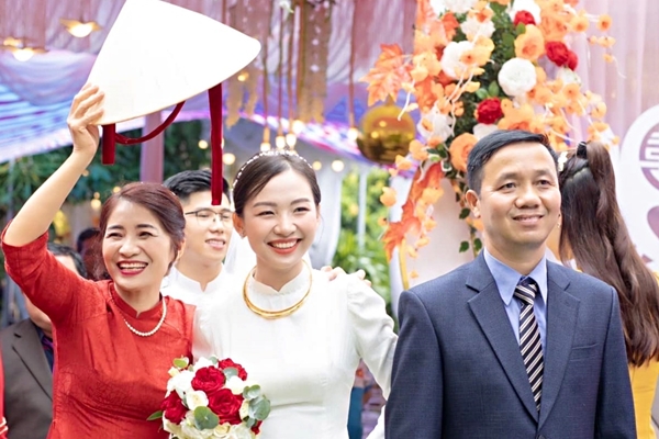 Bố mẹ muốn tôi bỏ công việc 30 triệu ở thành phố về quê làm 15 triệu nhưng gần nhà-2