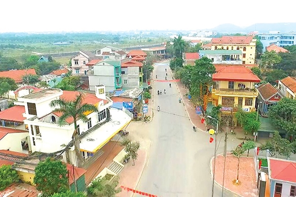 Động đất khiến hàng chục tảng đá lớn lăn xuống làng-12