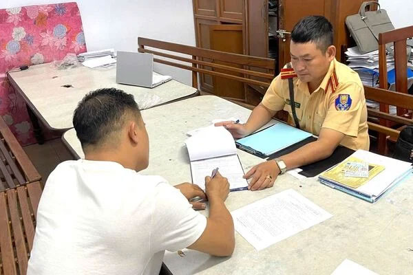 Bắt giữ 3 đối tượng mua bán, tàng trữ ma túy ở Hải Dương-2