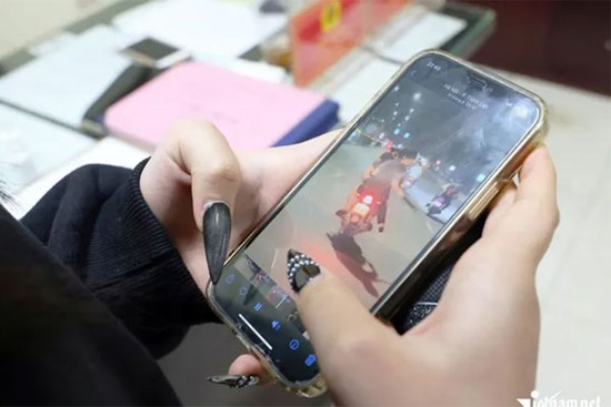 Chàng trai, cô gái xa lạ lên TikTok rủ nhau đi 'cháy phố' xuyên đêm