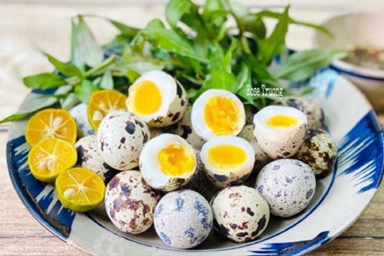Loại trứng chưa đến 1.000 đồng, cực dễ mua ở chờ Việt lại bổ ngang 