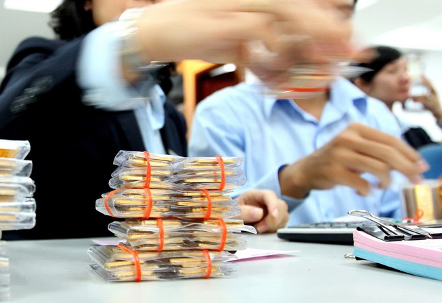 Người mua vàng lỗ nặng-1