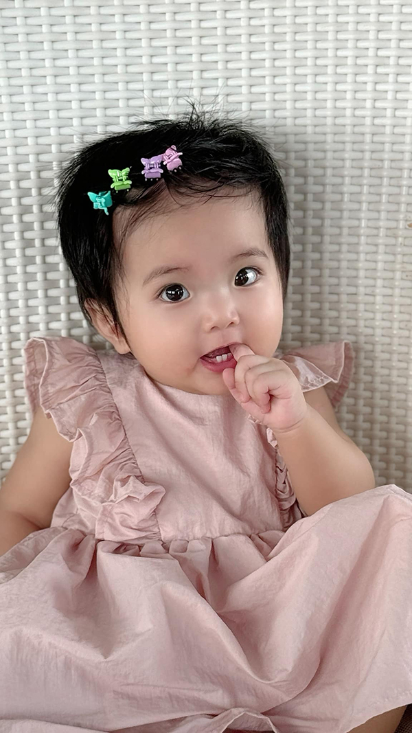 Khánh Thi khoe con út đáng yêu nhưng khán giả lại chú ý đến dòng bình luận của Phan Hiển-4