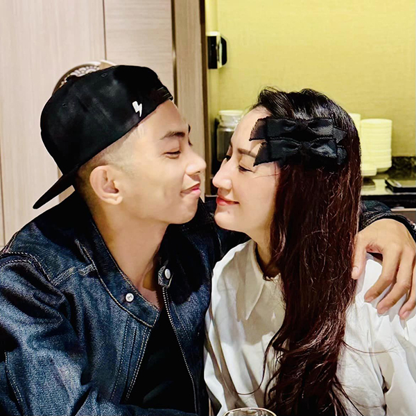 Khánh Thi khoe con út đáng yêu nhưng khán giả lại chú ý đến dòng bình luận của Phan Hiển-5