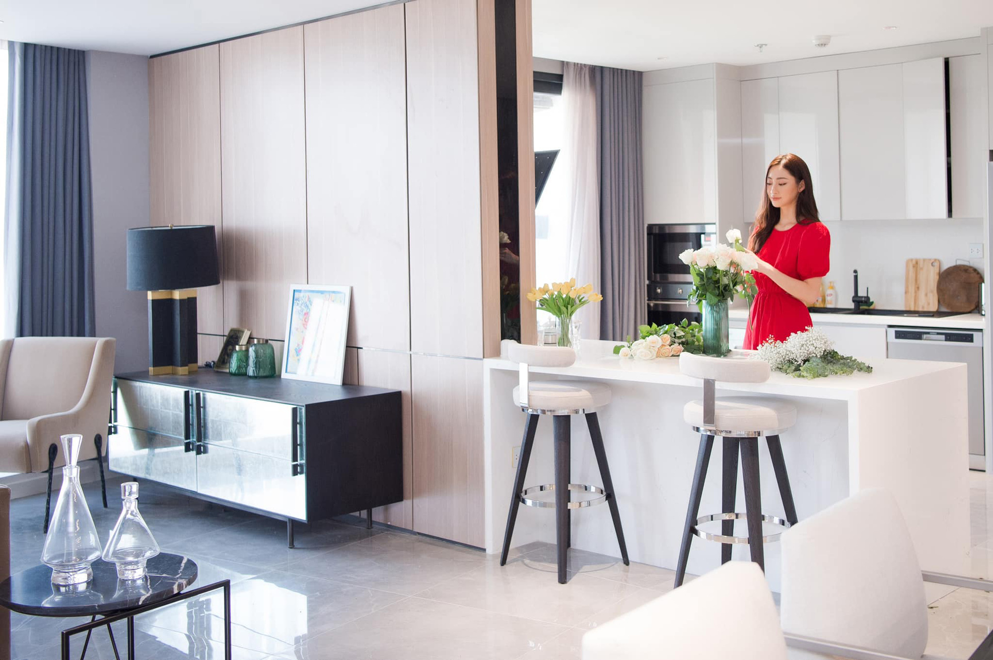 Hoa hậu Việt học tiến sĩ ở tuổi 24 sở hữu cơ ngơi thế nào?-7