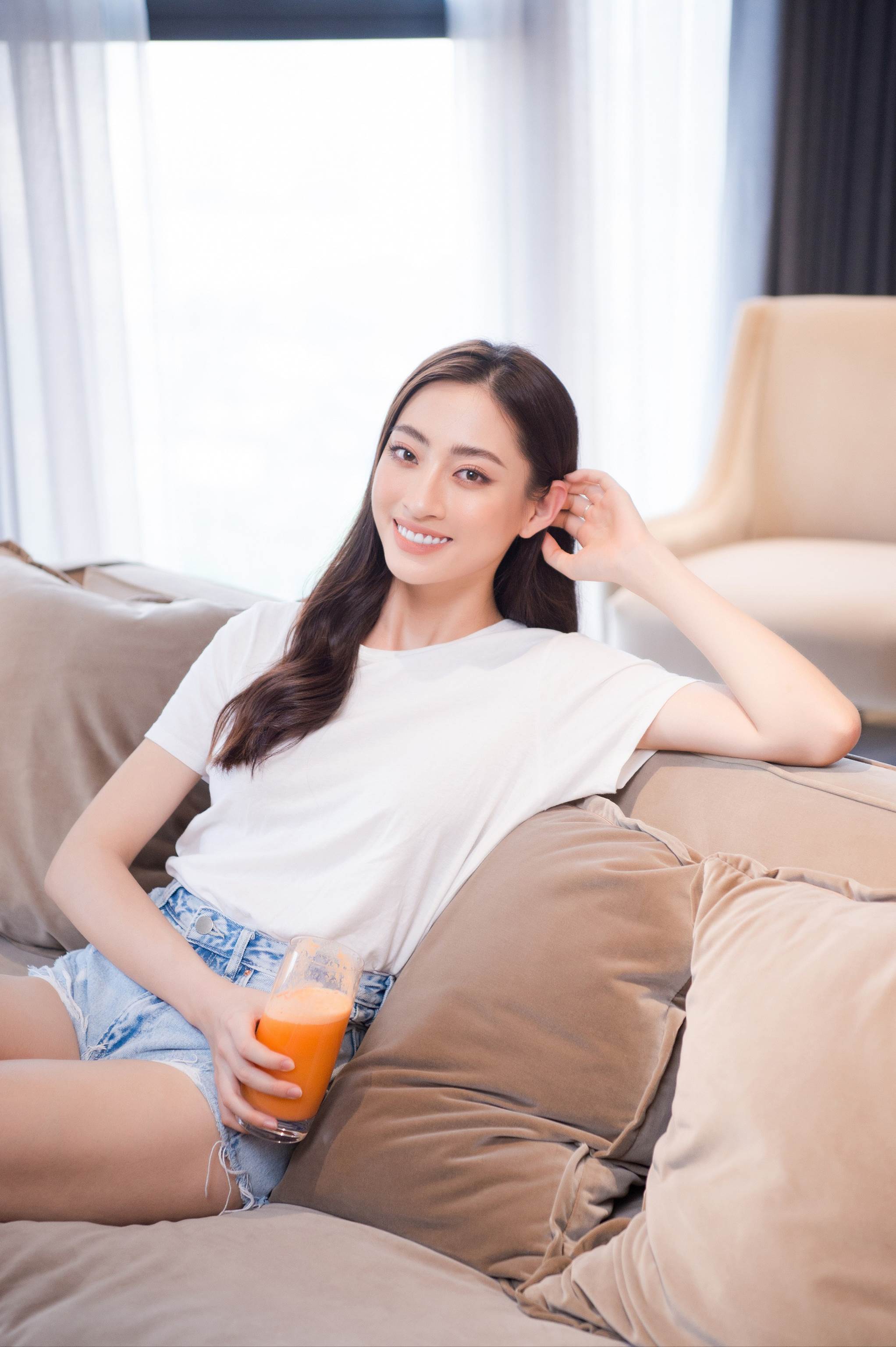 Hoa hậu Việt học tiến sĩ ở tuổi 24 sở hữu cơ ngơi thế nào?-11