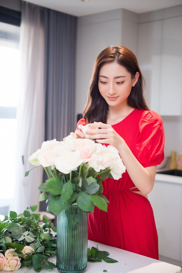 Hoa hậu Việt học tiến sĩ ở tuổi 24 sở hữu cơ ngơi thế nào?-15