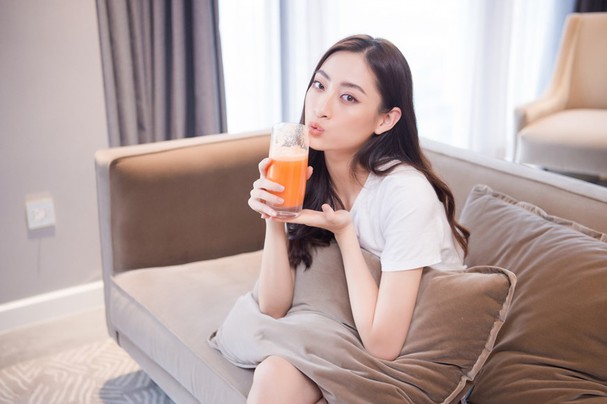 Hoa hậu Việt học tiến sĩ ở tuổi 24 sở hữu cơ ngơi thế nào?-16