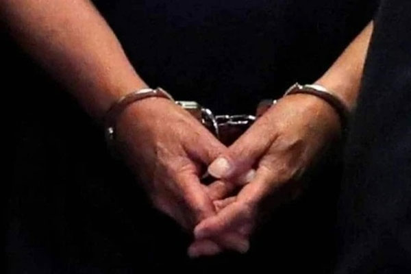 Giáo viên có hành vi không đúng mực với bé gái lớp 5, hiệu trưởng bị bắt vì che giấu-1