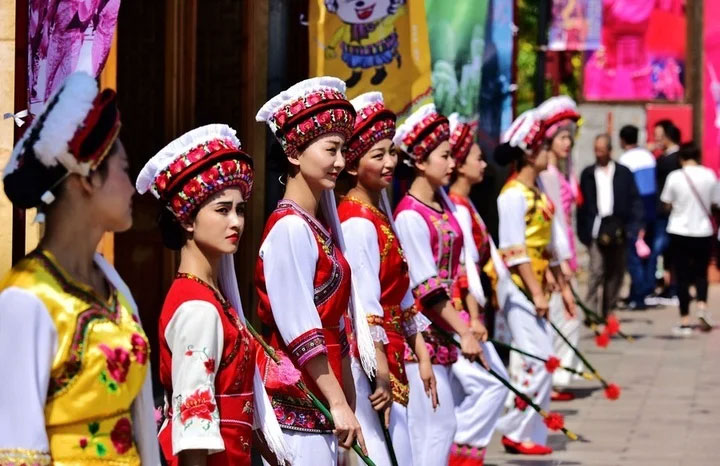 Phong tục cho phép nam, nữ công khai gặp gỡ tình cũ ở Trung Quốc-2