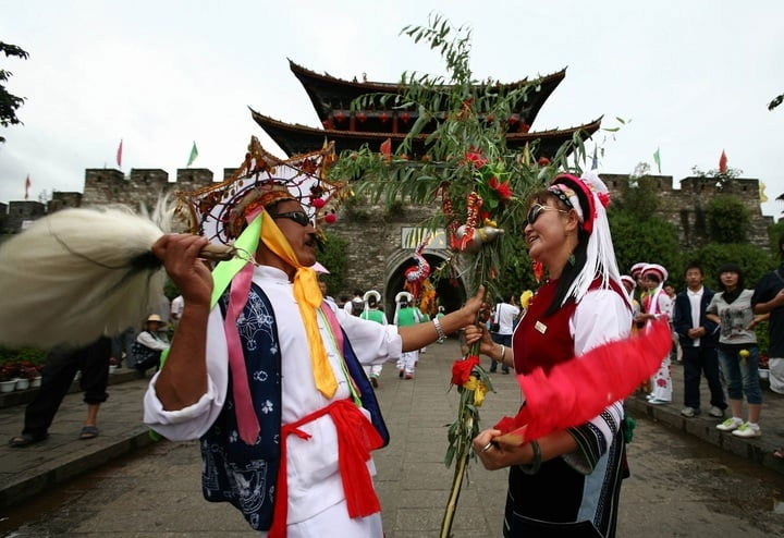 Phong tục cho phép nam, nữ công khai gặp gỡ tình cũ ở Trung Quốc-4