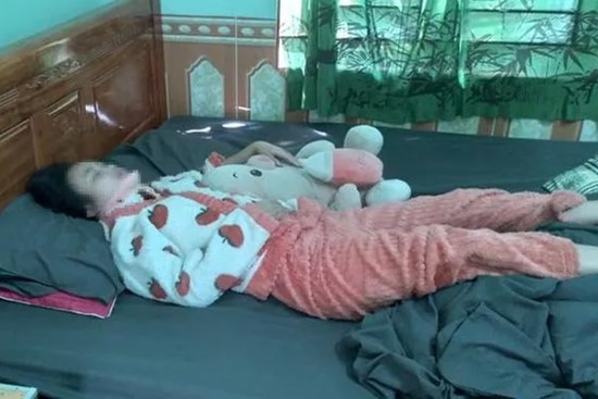 Nữ sinh lớp 11 bị 'đánh hội đồng' gãy đốt sống cổ vẫn chưa thể tới trường